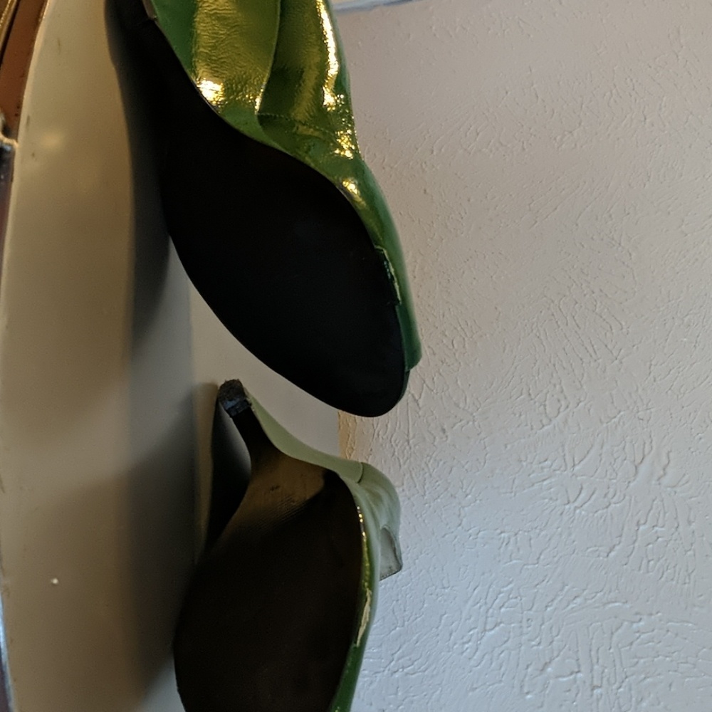 Guess - Picture 2 of 4